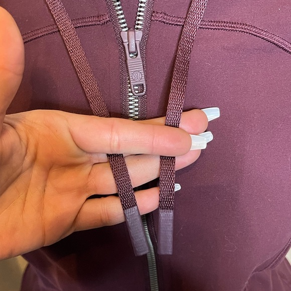 NWOT Lululemon zip up light weight hoody. Mint condition! Size 4 - Picture 9 of 9